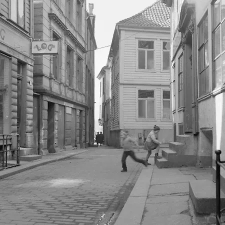 Bryggen Boutique L Uniquely L 2 Min To Floyen شقة *